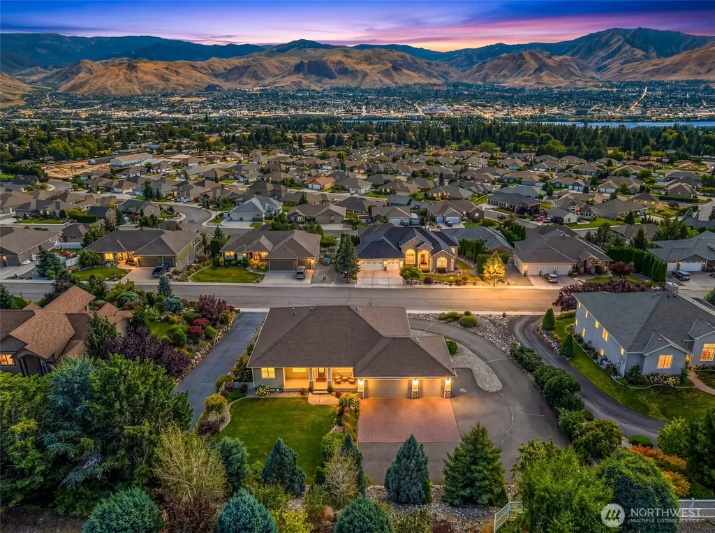825 Briarwood Drive East Wenatchee WA 98802