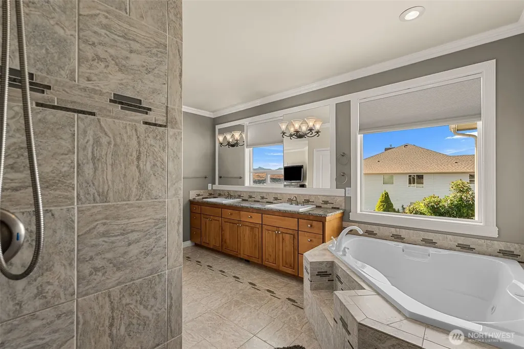 825 Briarwood Drive East Wenatchee WA 98802