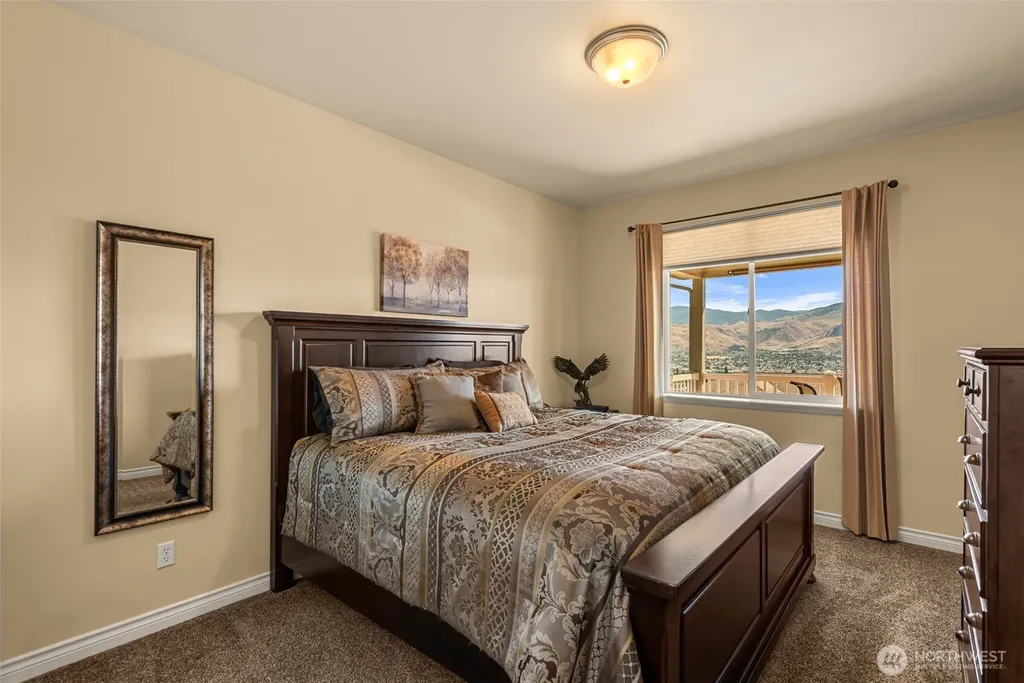 825 Briarwood Drive East Wenatchee WA 98802