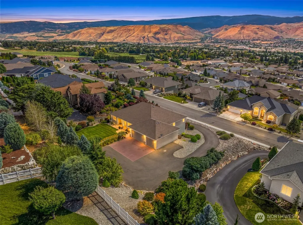 825 Briarwood Drive East Wenatchee WA 98802