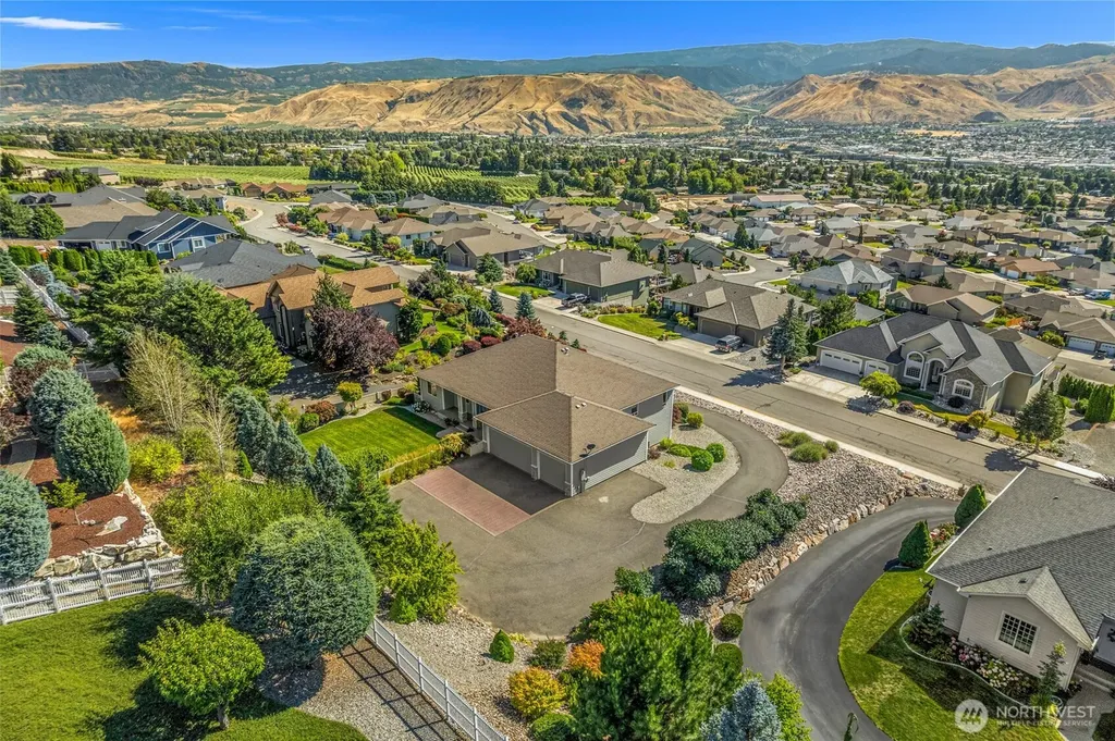 825 Briarwood Drive East Wenatchee WA 98802