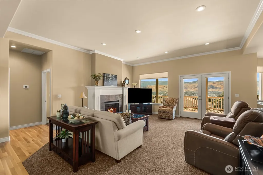 825 Briarwood Drive East Wenatchee WA 98802