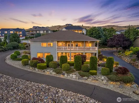 825 Briarwood Drive East Wenatchee WA 98802