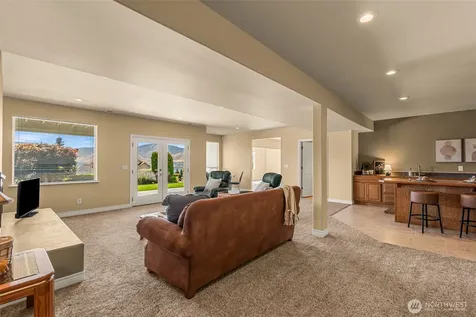 825 Briarwood Drive East Wenatchee WA 98802