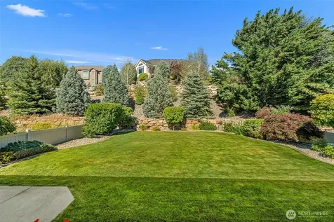 825 Briarwood Drive East Wenatchee WA 98802