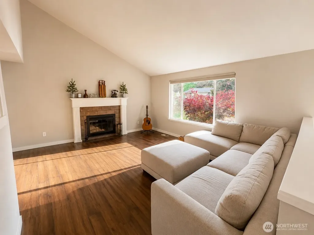 33700 33rd Place SW Federal Way WA 98023
