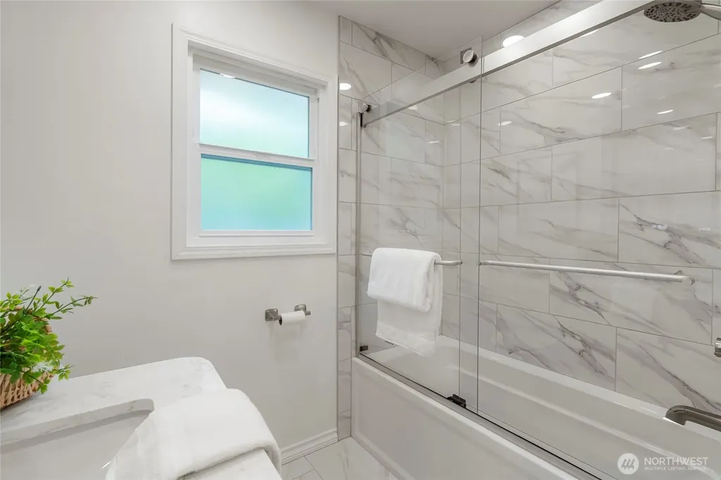 1250 NE 188th Street Shoreline WA 98155