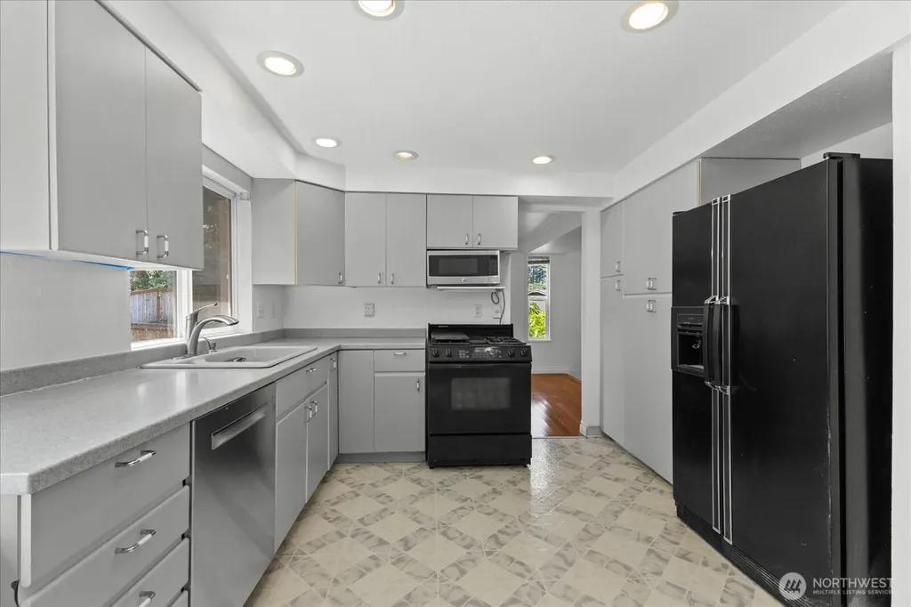 9121 NE 143rd Place Kirkland WA 98034