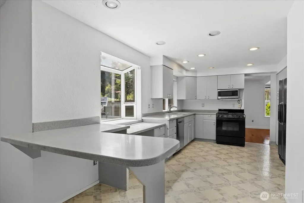 9121 NE 143rd Place Kirkland WA 98034