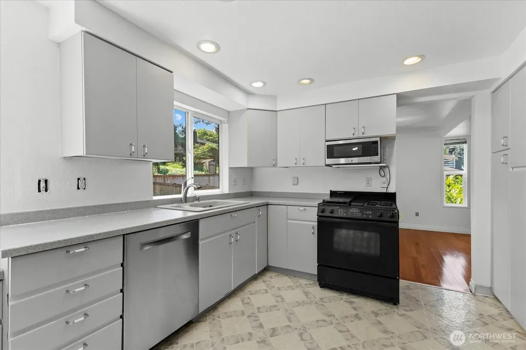 9121 NE 143rd Place Kirkland WA 98034