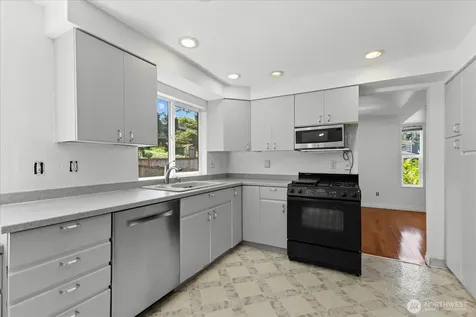 9121 NE 143rd Place Kirkland WA 98034