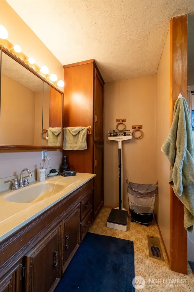 1128 H Street Centralia WA 98531