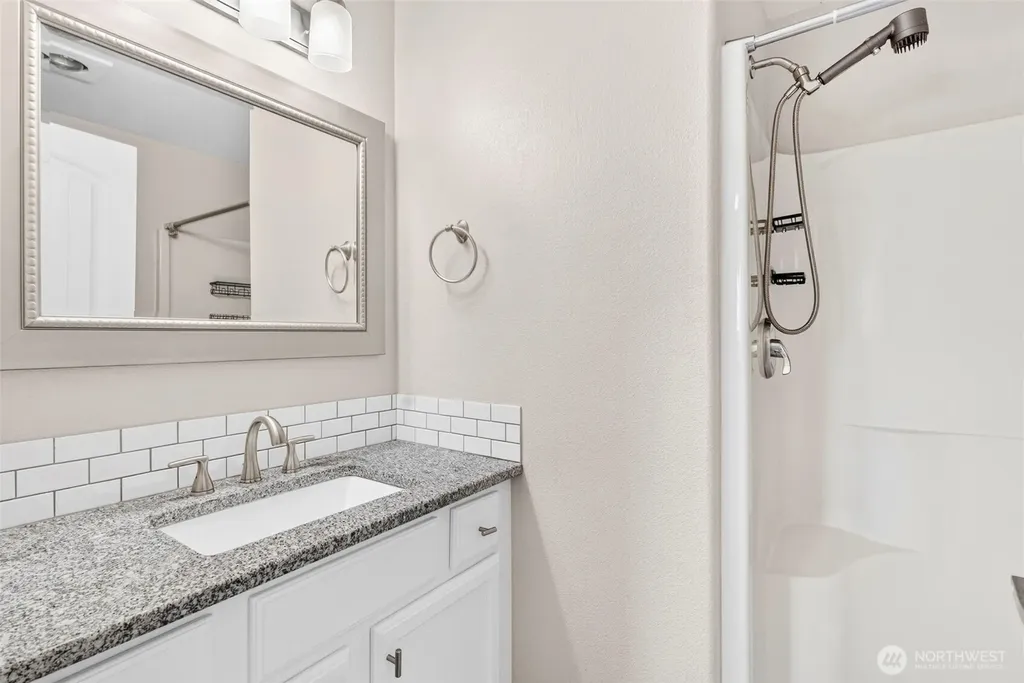 53 Michael Street Cathlamet WA 98612