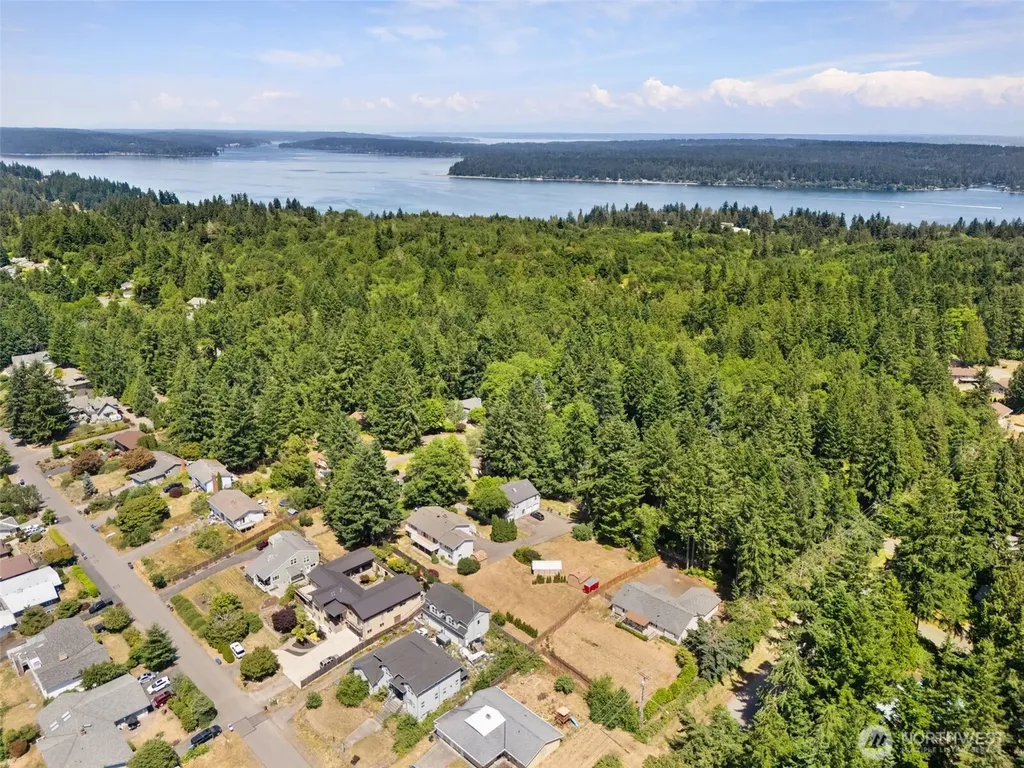 8101 Mcintyre Lane NE Bremerton WA 98311