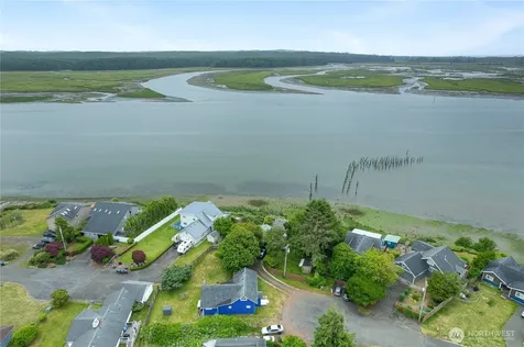 25 Whalebone Way Aberdeen WA 98520