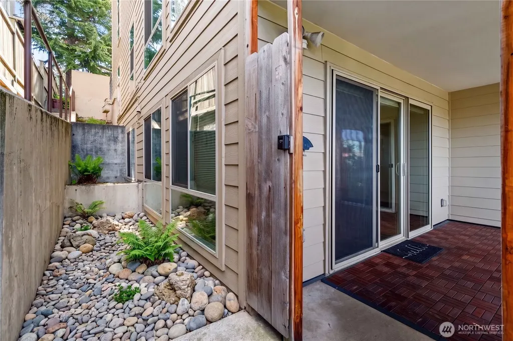 2811 14th W Seattle WA 98119