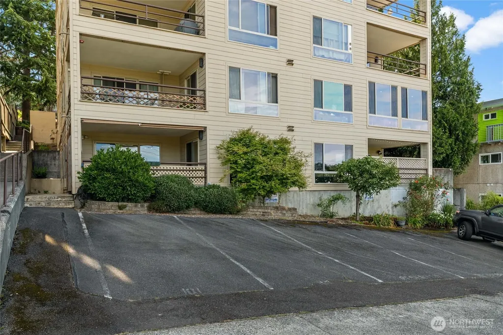 2811 14th W Seattle WA 98119