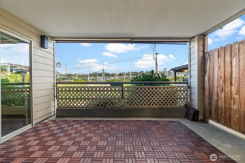 2811 14th W Seattle WA 98119