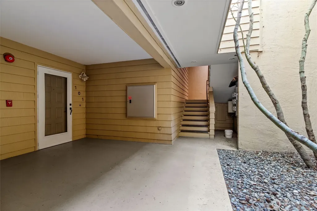 2811 14th W Seattle WA 98119