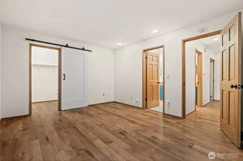 2811 14th W Seattle WA 98119