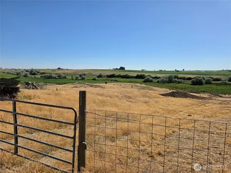 20535 Road 6 SE Warden WA 98857