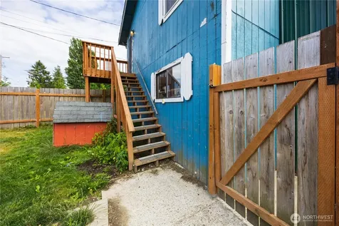 136 First Street Sumas WA 98295