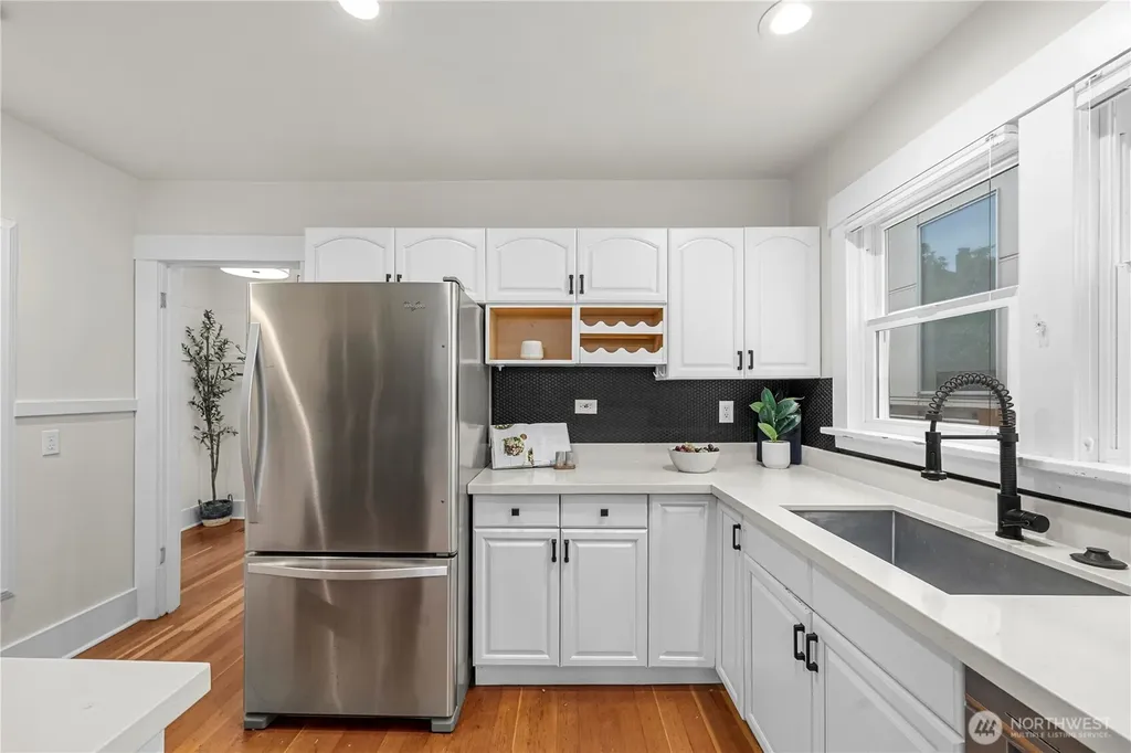 1509 4th Avenue W Seattle WA 98119