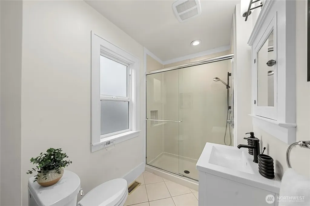 1509 4th Avenue W Seattle WA 98119