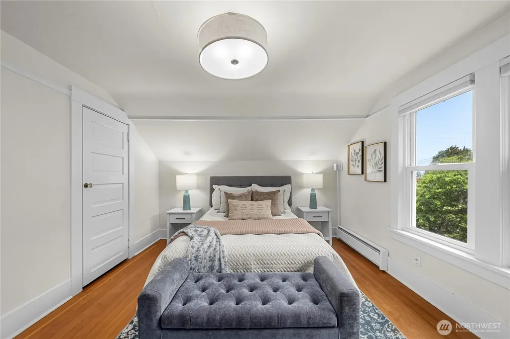 1509 4th Avenue W Seattle WA 98119