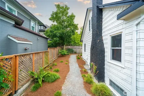 1509 4th Avenue W Seattle WA 98119