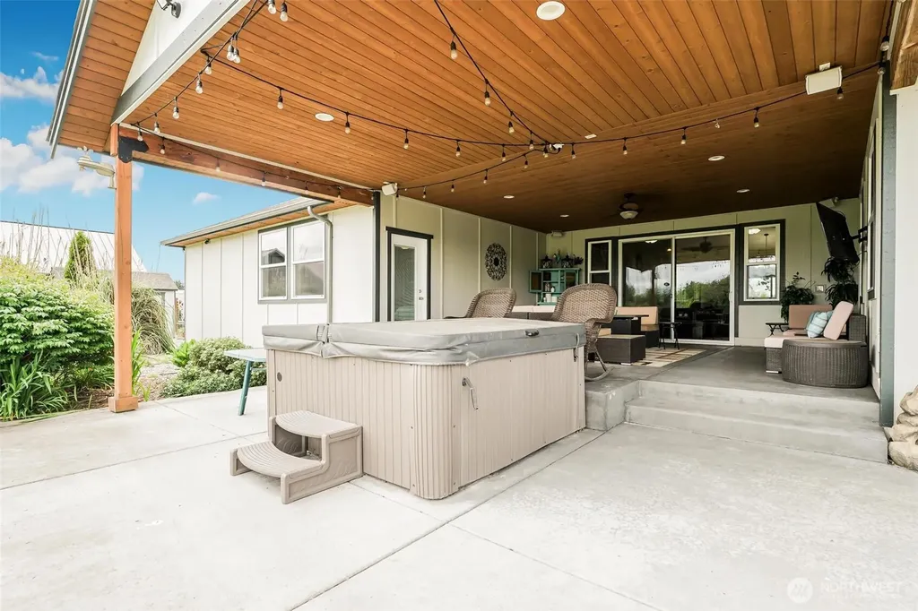618 Ell Road Camano Island WA 98282