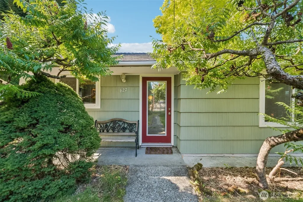 627 SW 106th Street Seattle WA 98146