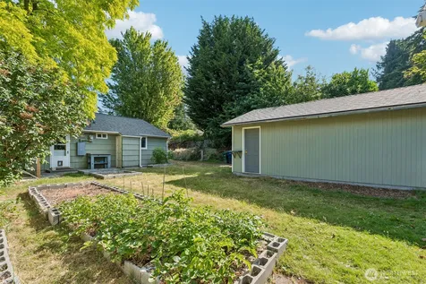 627 SW 106th Street Seattle WA 98146