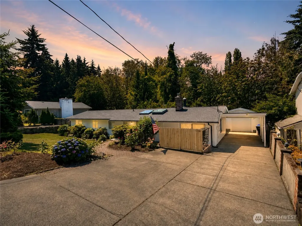 1716 9th Street SE Puyallup WA 98372