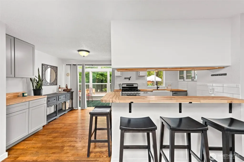1716 9th Street SE Puyallup WA 98372