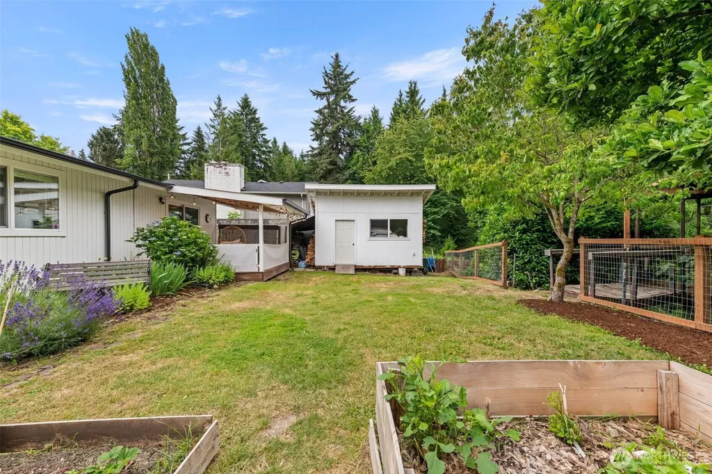1716 9th Street SE Puyallup WA 98372