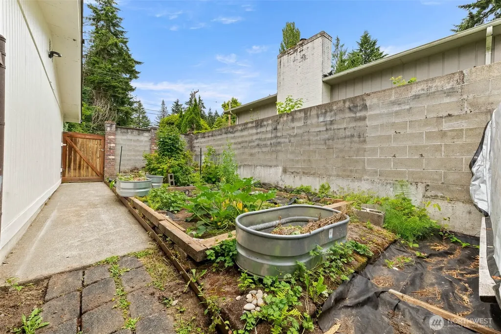 1716 9th Street SE Puyallup WA 98372