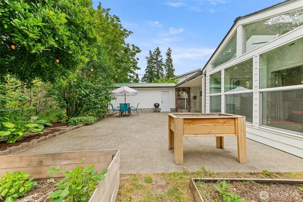 1716 9th Street SE Puyallup WA 98372