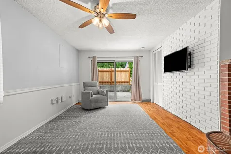 1716 9th Street SE Puyallup WA 98372