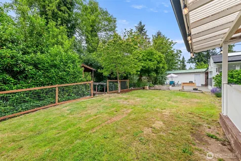 1716 9th Street SE Puyallup WA 98372