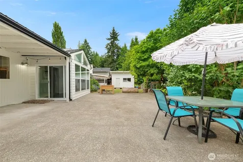 1716 9th Street SE Puyallup WA 98372