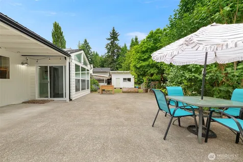 1716 9th Street SE Puyallup WA 98372