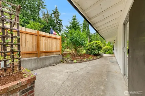 1716 9th Street SE Puyallup WA 98372