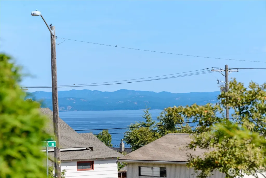 1632 W 6th Street Port Angeles WA 98362