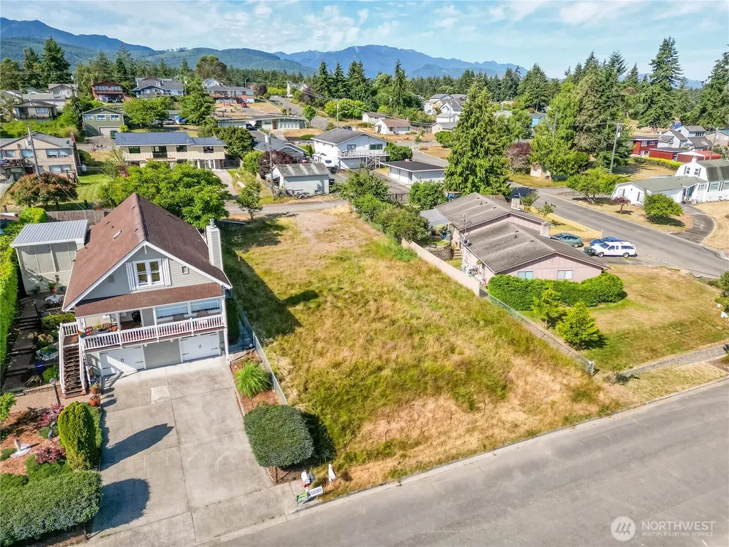 1632 W 6th Street Port Angeles WA 98362