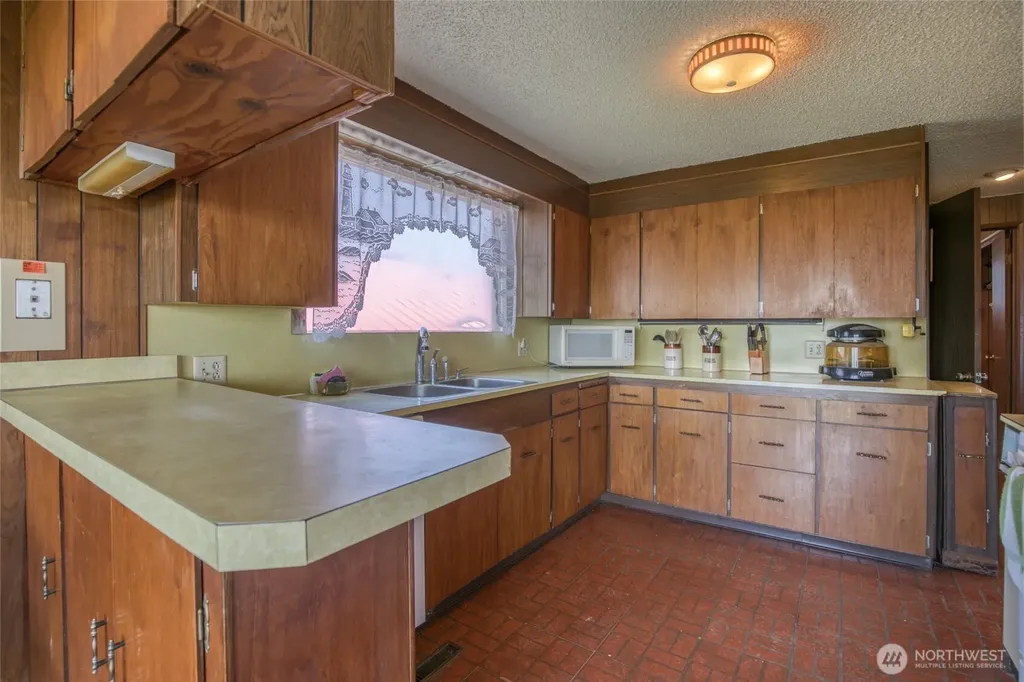 30 Second Street S Pacific Beach WA 98571