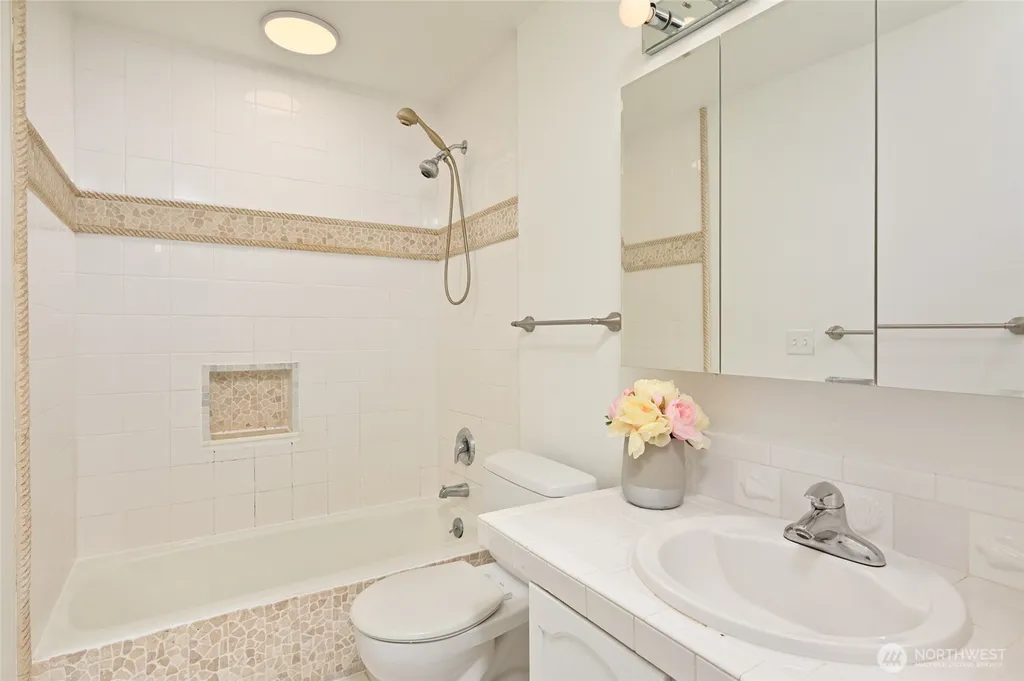 2636 22nd Avenue W Seattle WA 98199