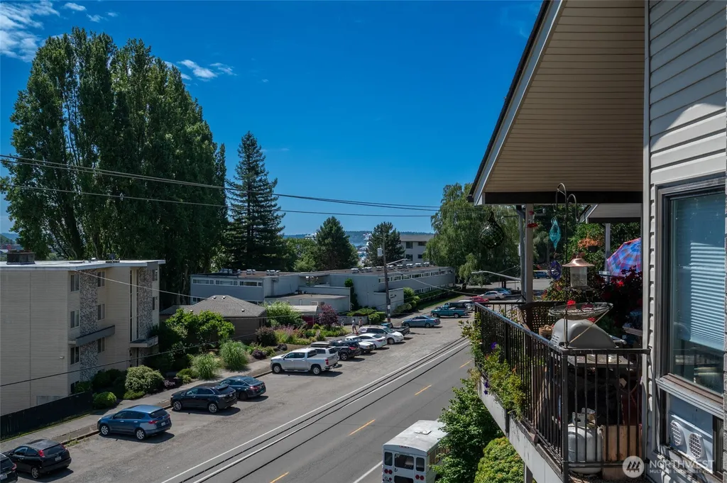 2636 22nd Avenue W Seattle WA 98199