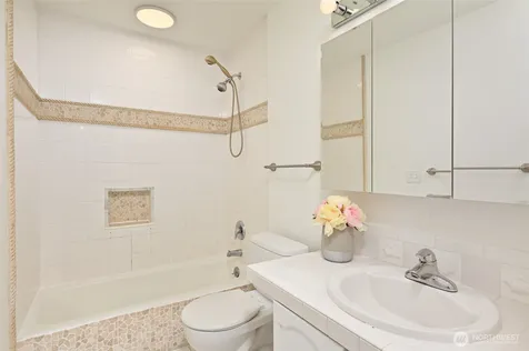 2636 22nd Avenue W Seattle WA 98199