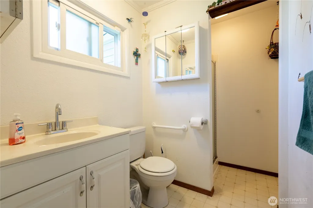 456 E Street Blaine WA 98230